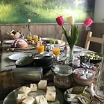 Vijverhoef 3*