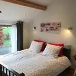 Vijverhoef 3*
